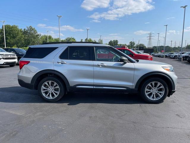 Photo of 2023 Iconic Silver Metallic Ford Explorer