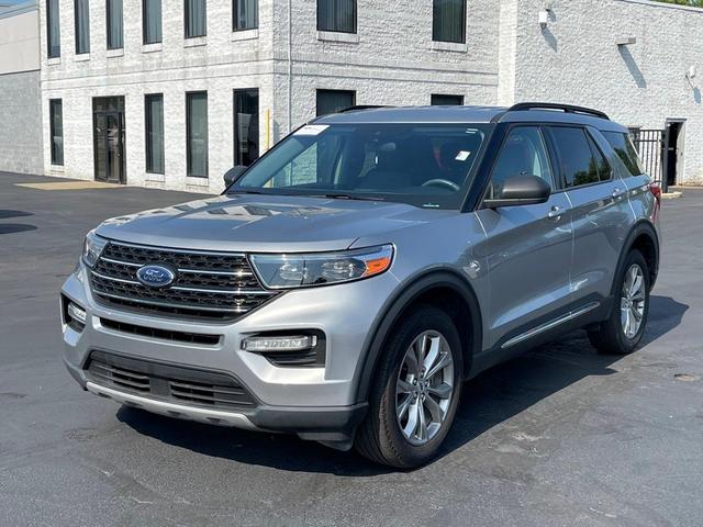 Photo of 2023 Iconic Silver Metallic Ford Explorer