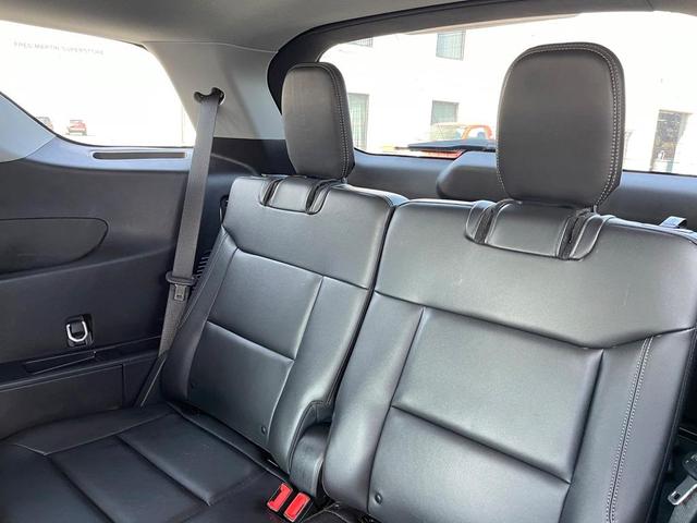 Photo of 2023 Iconic Silver Metallic Ford Explorer