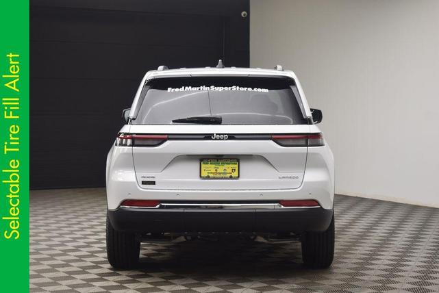 Photo of 2025 Bright White Clearcoat Jeep Grand Cherokee