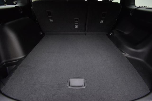 Photo of 2025 Bright White Clearcoat Jeep Grand Cherokee