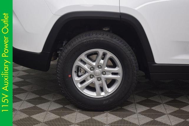 Photo of 2025 Bright White Clearcoat Jeep Grand Cherokee
