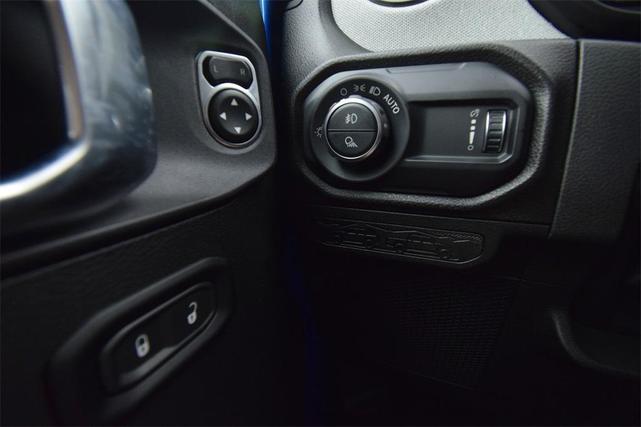 Photo of 2025 Hydro Blue Pearlcoat Jeep Gladiator
