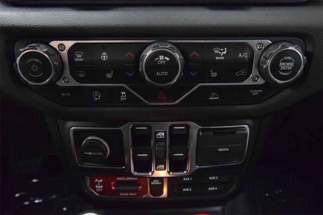 Photo of 2025 Hydro Blue Pearlcoat Jeep Gladiator