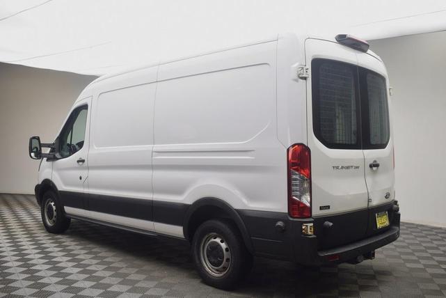 Photo of 2018 Oxford White Ford Transit-250