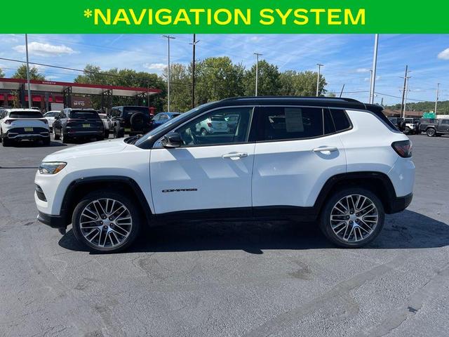 Photo of 2022 Bright White Clearcoat Jeep Compass