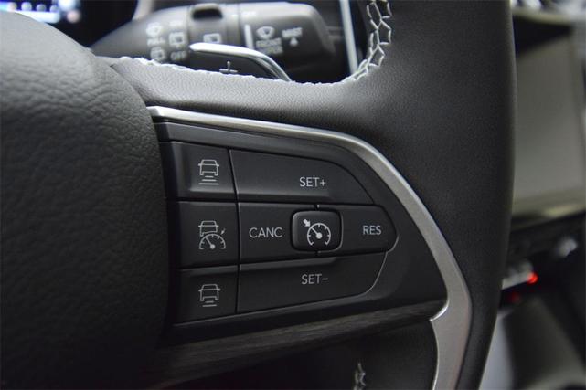 Photo of 2025 Metallic Jeep Grand Cherokee L