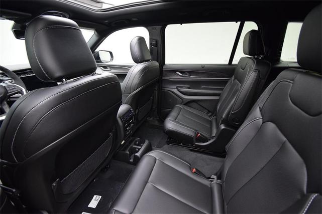 Photo of 2025 Metallic Jeep Grand Cherokee L