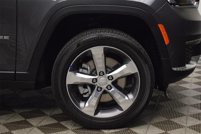 Photo of 2025 Metallic Jeep Grand Cherokee L