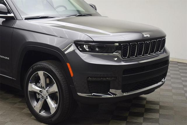 Photo of 2025 Metallic Jeep Grand Cherokee L