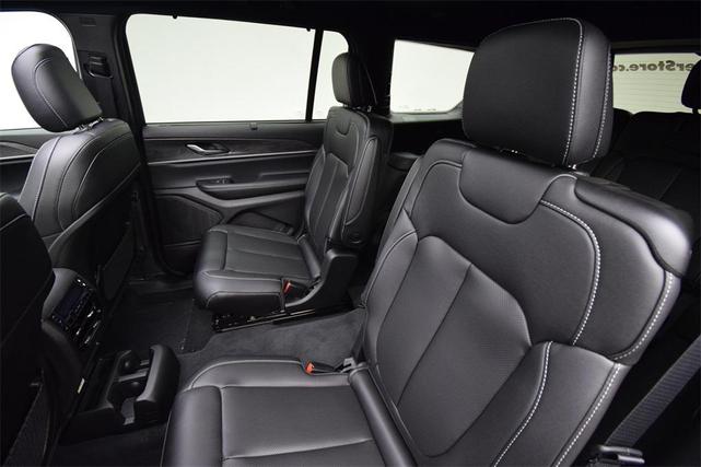 Photo of 2025 Metallic Jeep Grand Cherokee L