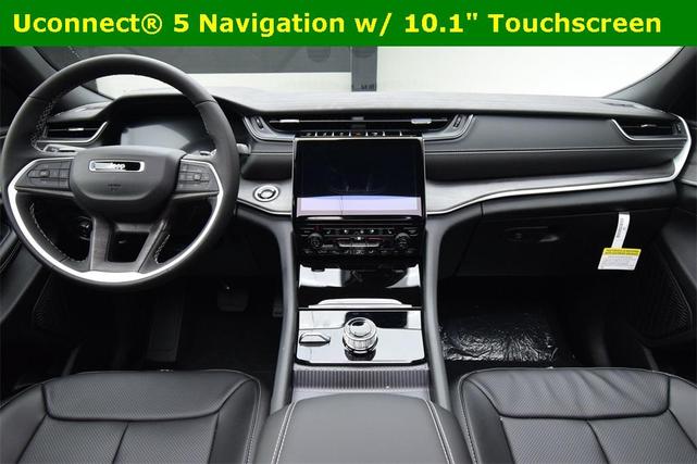 Photo of 2025 Metallic Jeep Grand Cherokee L