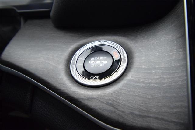Photo of 2025 Metallic Jeep Grand Cherokee L