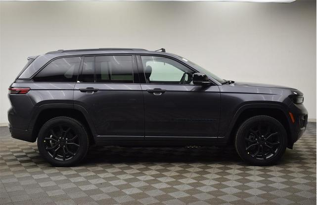 Photo of 2025 Metallic Jeep Grand Cherokee 4xe