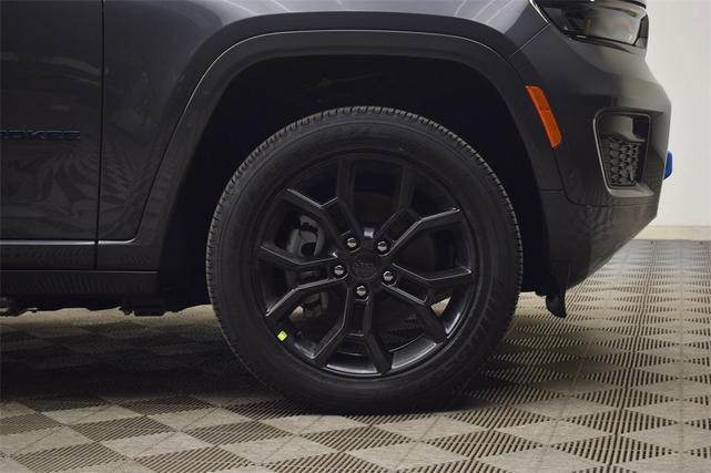 Photo of 2025 Metallic Jeep Grand Cherokee 4xe