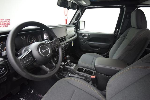 Photo of 2025 Black Clearcoat Jeep Gladiator