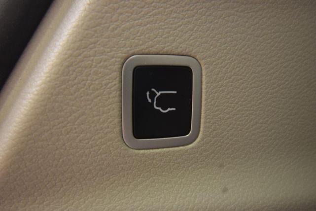 Photo of 2020 Granite Crystal Clearcoat Metallic Chrysler Pacifica