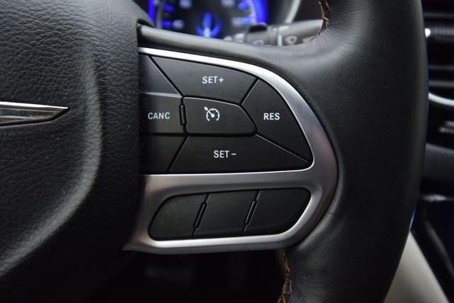 Photo of 2020 Granite Crystal Clearcoat Metallic Chrysler Pacifica