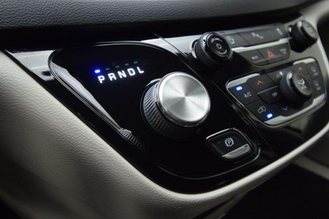 Photo of 2020 Granite Crystal Clearcoat Metallic Chrysler Pacifica