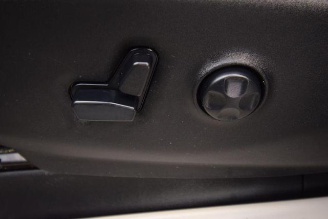 Photo of 2020 Granite Crystal Clearcoat Metallic Chrysler Pacifica