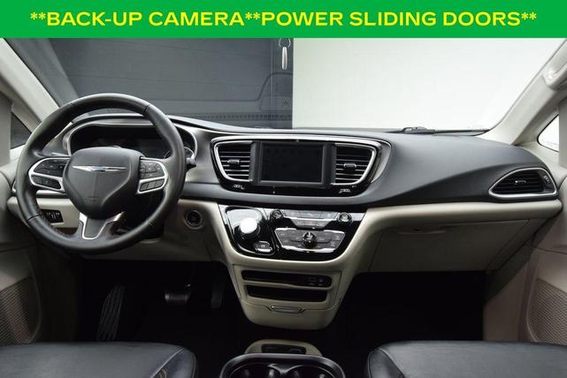 Photo of 2020 Granite Crystal Clearcoat Metallic Chrysler Pacifica
