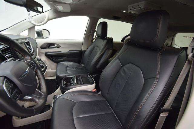 Photo of 2020 Granite Crystal Clearcoat Metallic Chrysler Pacifica