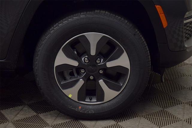 Photo of 2025 Metallic Jeep Grand Cherokee 4xe