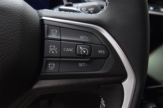 Photo of 2025 Metallic Jeep Grand Cherokee 4xe