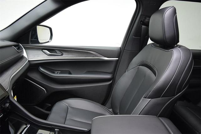 Photo of 2025 Metallic Jeep Grand Cherokee 4xe