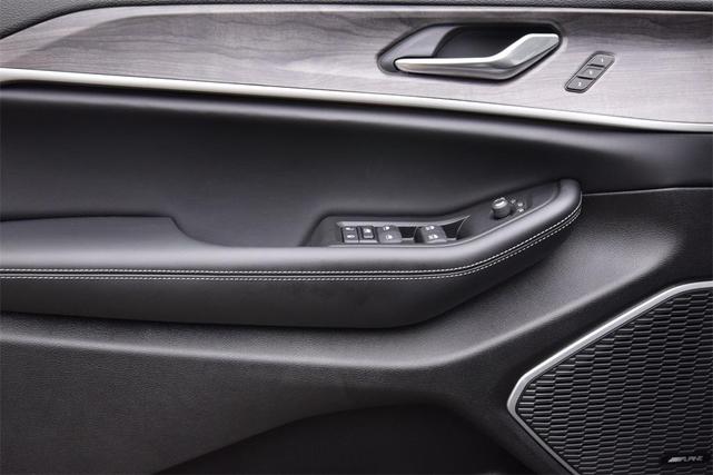 Photo of 2025 Metallic Jeep Grand Cherokee 4xe