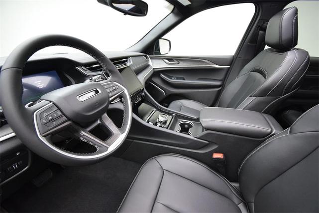 Photo of 2025 Metallic Jeep Grand Cherokee 4xe
