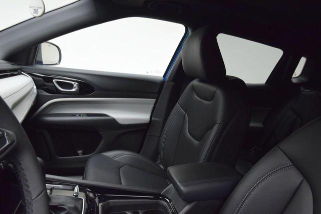 Photo of 2025 Hydro Blue Pearlcoat Jeep Compass