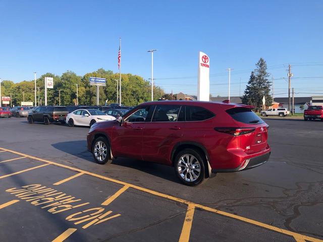 Photo of 2025 Ruby Flare Pearl Toyota Highlander
