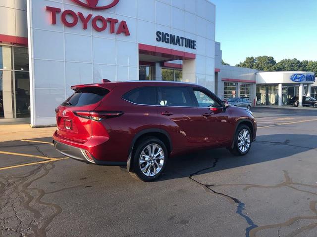 Photo of 2025 Ruby Flare Pearl Toyota Highlander