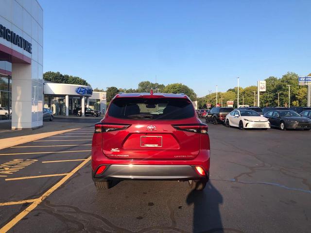 Photo of 2025 Ruby Flare Pearl Toyota Highlander