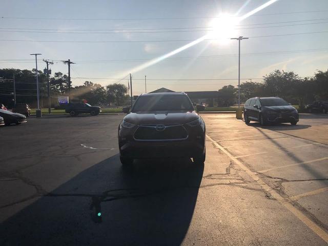 Photo of 2025 Ruby Flare Pearl Toyota Highlander