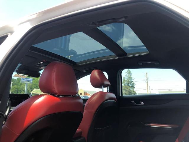 Photo of 2023 Glacial White Pearl Kia K5