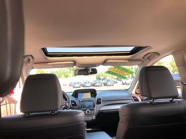 Photo of 2017 White Diamond Pearl Acura RDX