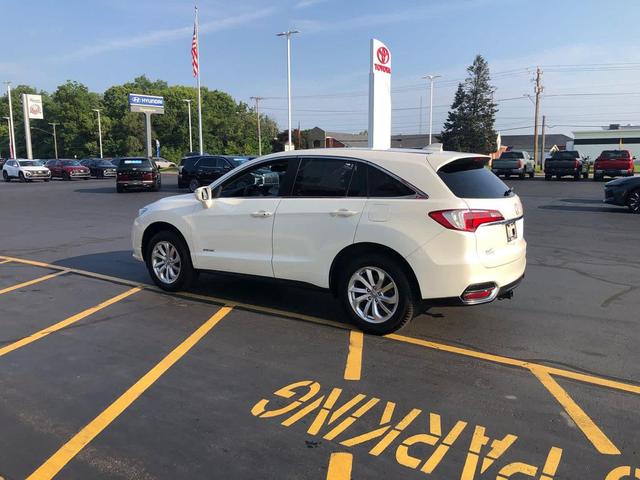 Photo of 2017 White Diamond Pearl Acura RDX