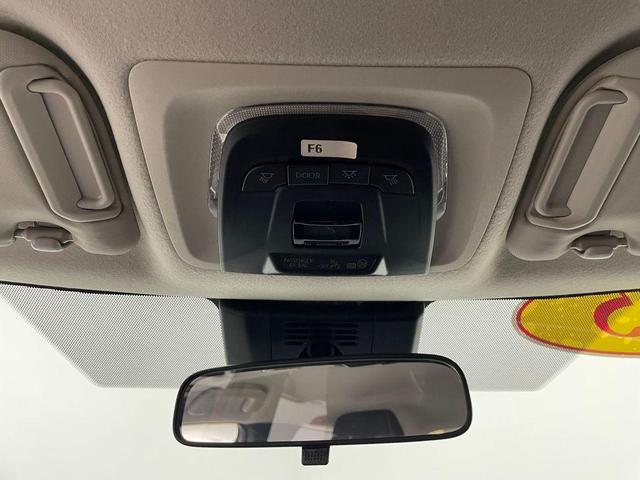 Photo of 2025 Pearl Toyota Corolla