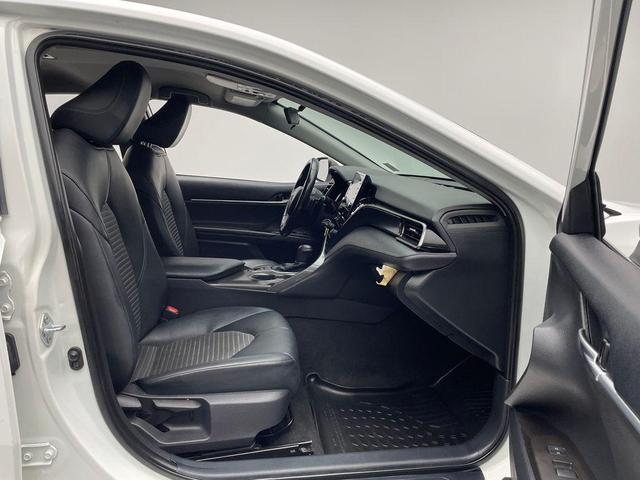 Photo of 2021 Super White Toyota Camry