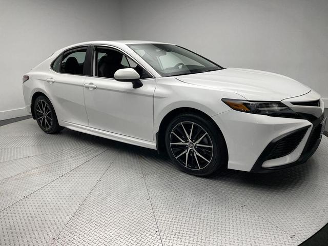 Photo of 2021 Super White Toyota Camry