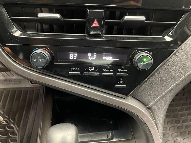 Photo of 2021 Super White Toyota Camry