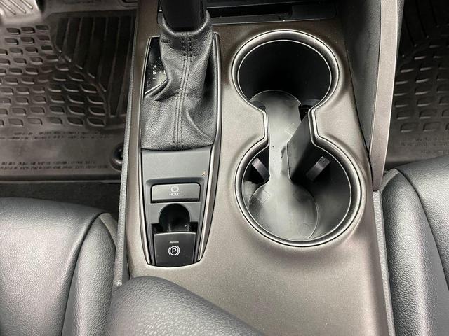 Photo of 2021 Super White Toyota Camry