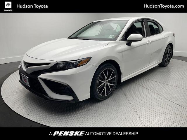 Photo of 2021 Super White Toyota Camry