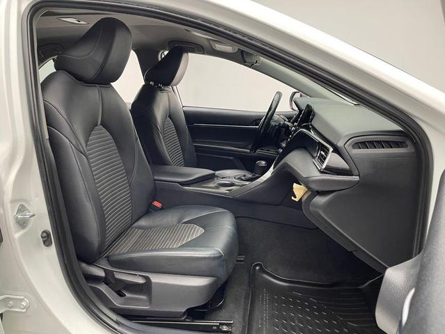 Photo of 2021 Super White Toyota Camry