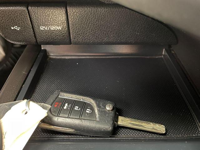 Photo of 2021 Super White Toyota Camry