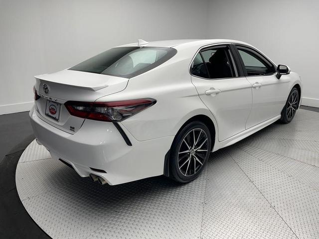 Photo of 2021 Super White Toyota Camry