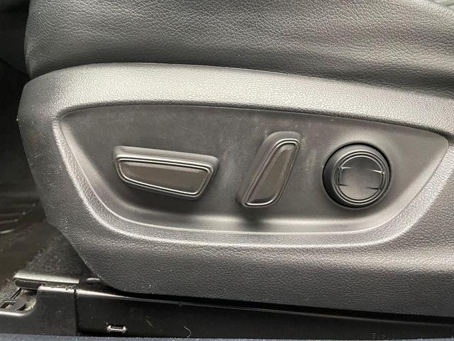 Photo of 2021 Super White Toyota Camry