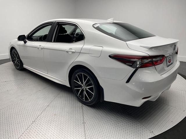 Photo of 2021 Super White Toyota Camry